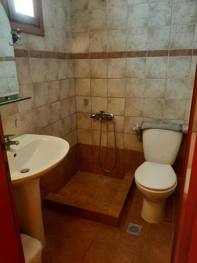 Hotel Kosmas Sarti Bagian luar foto