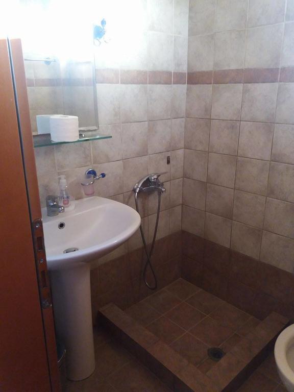 Hotel Kosmas Sarti Bagian luar foto
