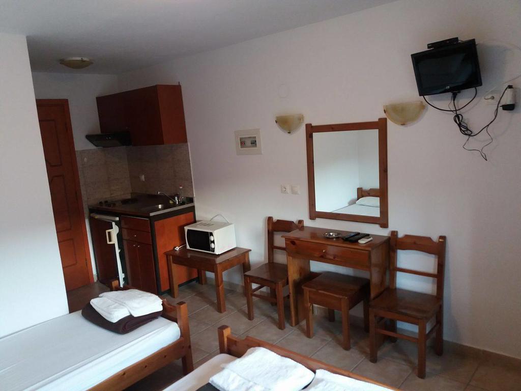 Hotel Kosmas Sarti Bagian luar foto